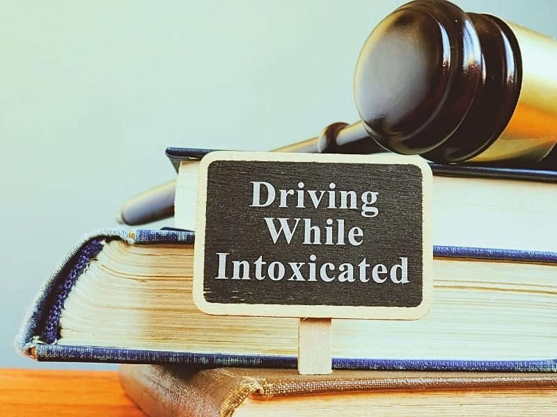 DWI driving while intoxicated law and books. DUI statistics in Illinois